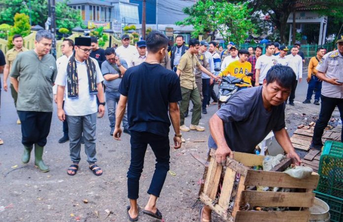 wakil walikota tangsel_pimpin_penertiban_koranpelita.co