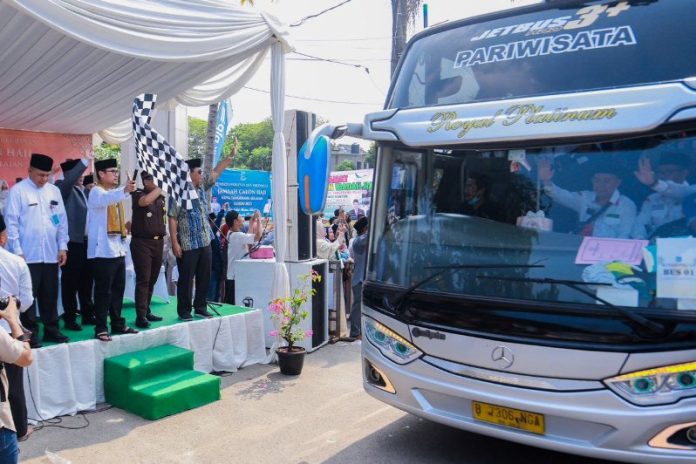 wakil walikota tangsel_lepas keberangkatan_jemaah haji_koranpelita.co
