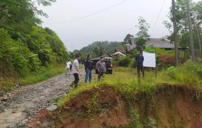 pemprov banten_perbaiki,jalan longsor_koranpelita.co