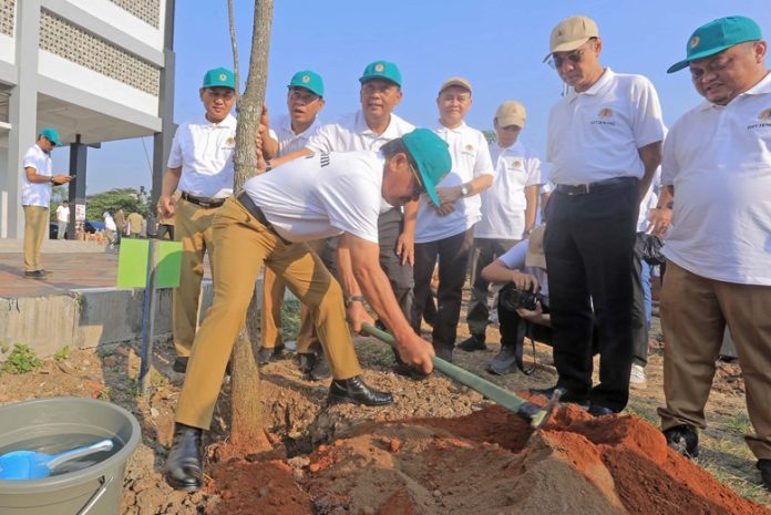 aksi tana pohon bersama_koranpelita.co
