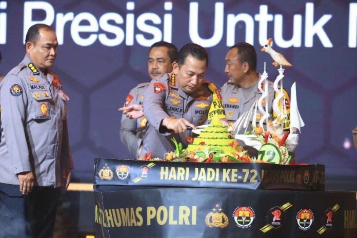 dua hadiah_humas Polri_koranpelita.co