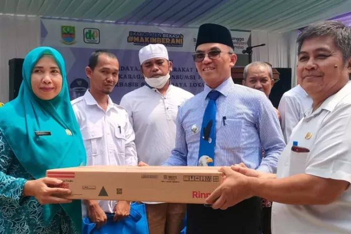 Desa Cikaregeman Dapat Bantuan Desa Cikaregeman Dapat Bantuan