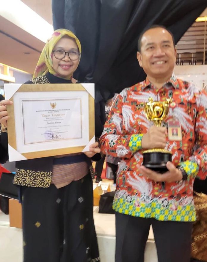 lagi banten penghargaan_koranpelita.co