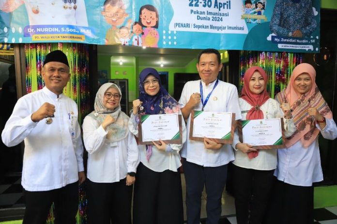 El Centro de Salud Comunitario Periuk Jaya de la ciudad de Tangerang ganó el Premio al Logro Sobresaliente en Inmunización Rutinaria