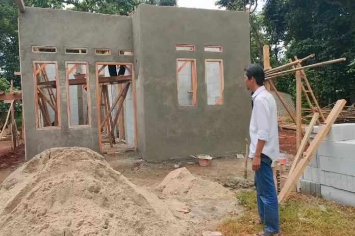 15 warga desa muktijaya dapat program rutilahu