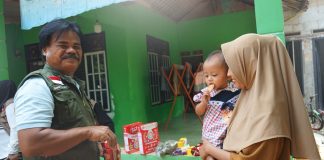 Kades Burangkeng Pantau Langsung Kondisi Warga Bareng Satgas Stunting
