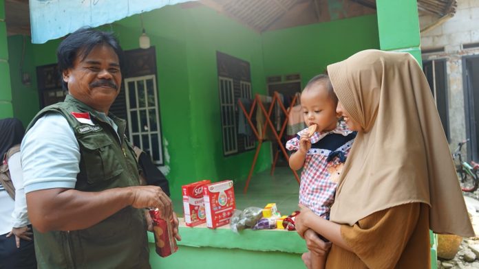 Kades Burangkeng Pantau Langsung Kondisi Warga Bareng Satgas Stunting Kades Burangkeng Pantau Langsung Kondisi Warga Bareng Satgas Stunting