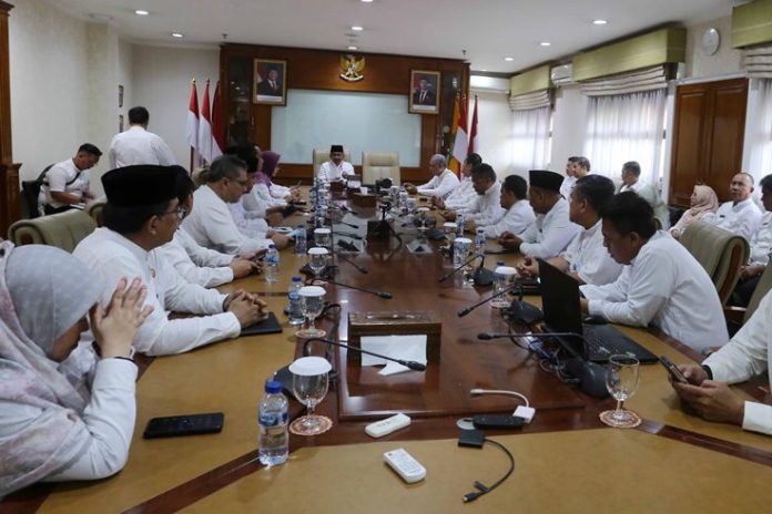 rapat perdana_koranpelita.co