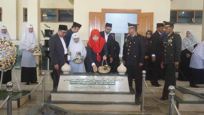 Pj Sekda Ida Farida Tabur Bunga