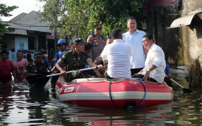 banjir pasar kemis_koranpelita.co