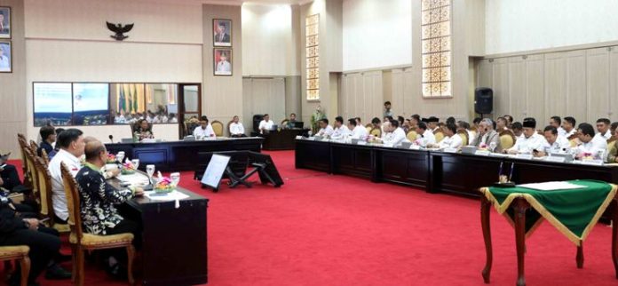 pilah sampah_koranpelita.co