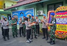 Bidpropam Polda Banten Berikan Ucapan dan Kue Ulang Tahun untuk POM TNI