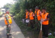 Satgas Sampah Kodim 0510/Tigaraksa Bersihkan Sampah di Kampung Babakan Legok
