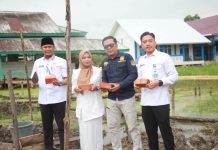 Sekda Hermansyah Resmikan Peletakan Batu Pertama Mushola SMKN 1 Tanjab Barat, Dorong Penguatan Karakter Religius Siswa