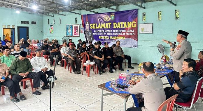 mendengarkan keluhan_koranpelita.co