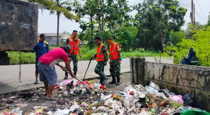 sampah di jalan tanjakan_koranpelita.co