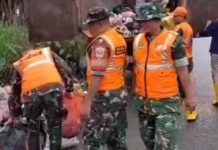 Satgas Sampah Kodim 0510/Tigaraksa Bersihkan Tumpukan Sampah di Desa Pangkat Jayanti