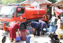 BPBD Salurkan 10 Ribu Liter Air Bersih ke Ridogalih