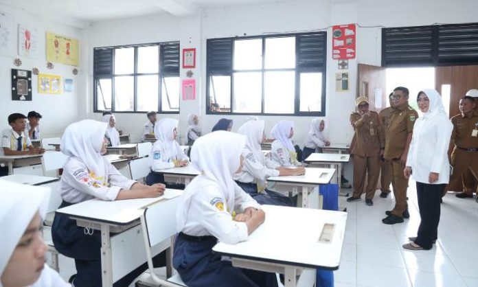 tinjau pembangunan_koranpelita.co
