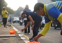 Semarak Kemerdekaan, Wali Kota Tangerang Pimpin ASN Percantik Kota dan Bagikan Bendera