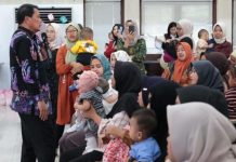 Bupati Tangerang Wisuda 132 Bayi Penerima ASI Eksklusif dan Ajak Orang Tua Rutin ke Posyandu