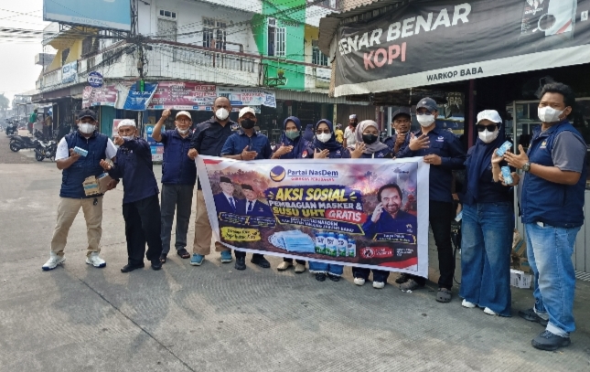 NasDem Gelar Aksi Sosial, Bagikan Masker dan Susu UHT Gratis kepada Masyarakat