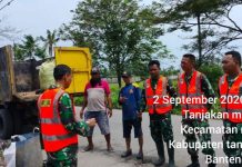Satgas Sampah Kodim 0510/Trs Bersihkan Tumpukan Sampah di Desa Tanjakan Mekar