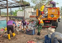 Satgas Sampah Kodim 0510/Trs Beri Contoh Kebersihan